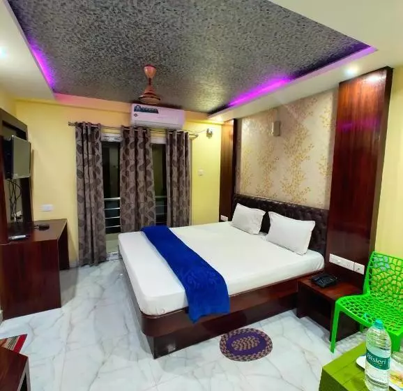 هتل Arya Palace Puri