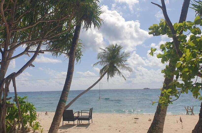 هتل Dhigurah Tourist