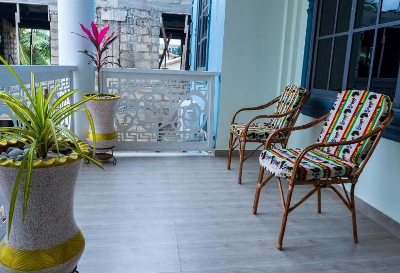 Opheboat Villa And Cuisine Services