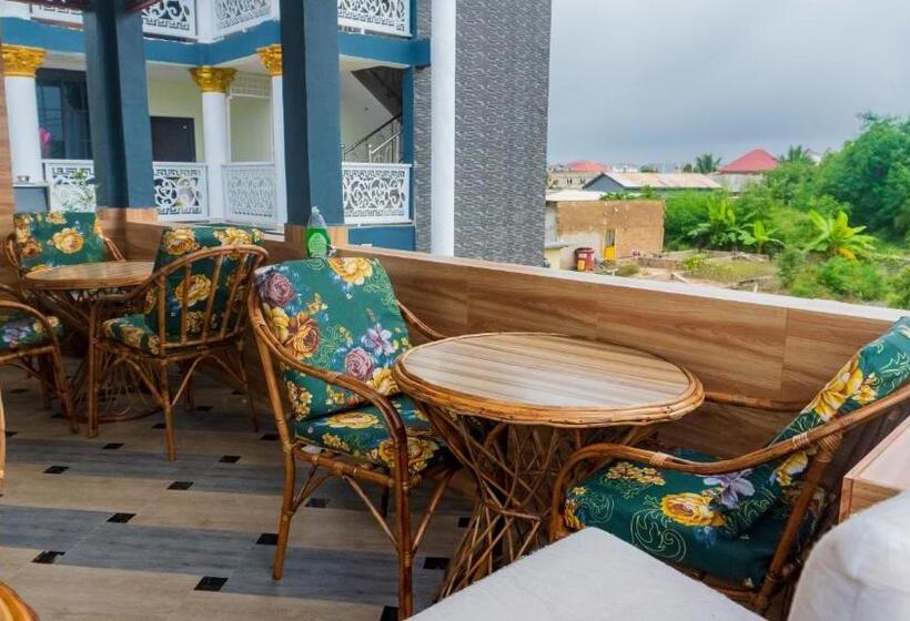 Opheboat Villa And Cuisine Services