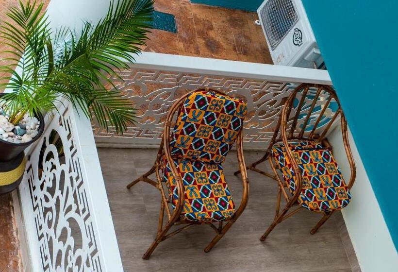 Opheboat Villa And Cuisine Services