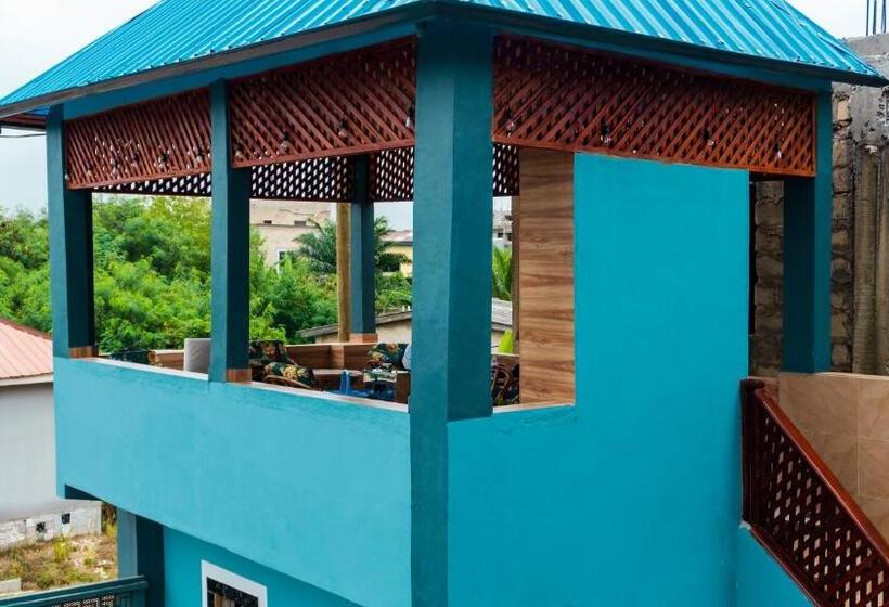 Opheboat Villa And Cuisine Services