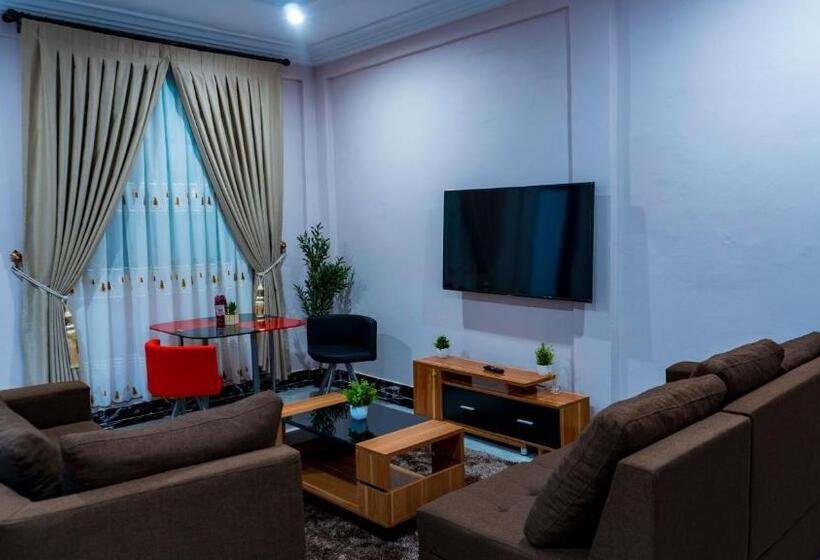 Opheboat Villa And Cuisine Services