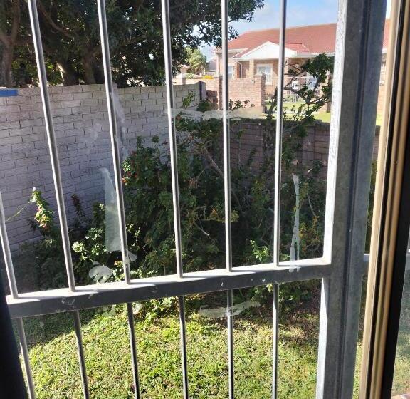 بنسيون Muriel S Overnight Accommodation