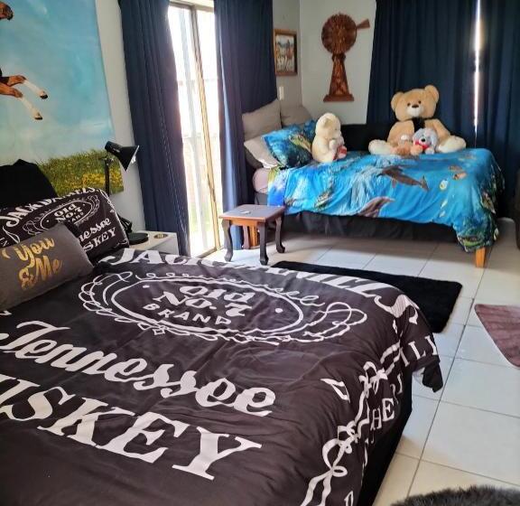 بنسيون Muriel S Overnight Accommodation