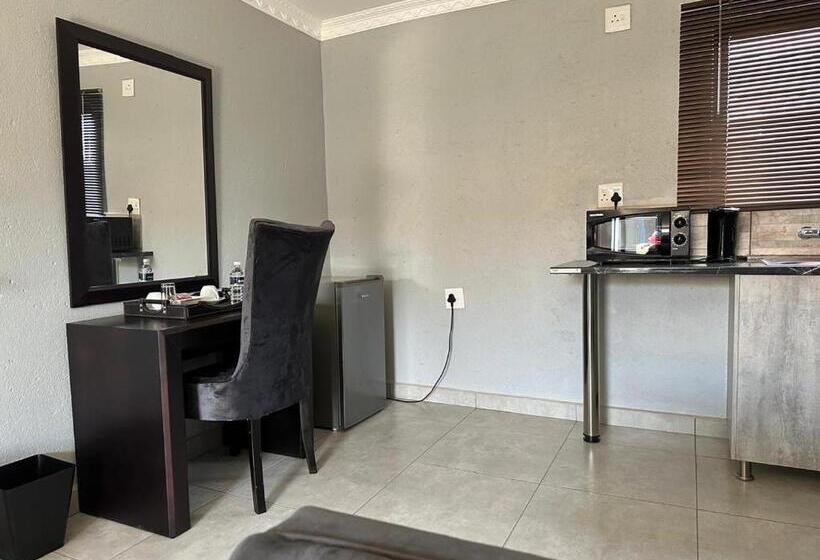 بنسيون Nyakhosi Guest House