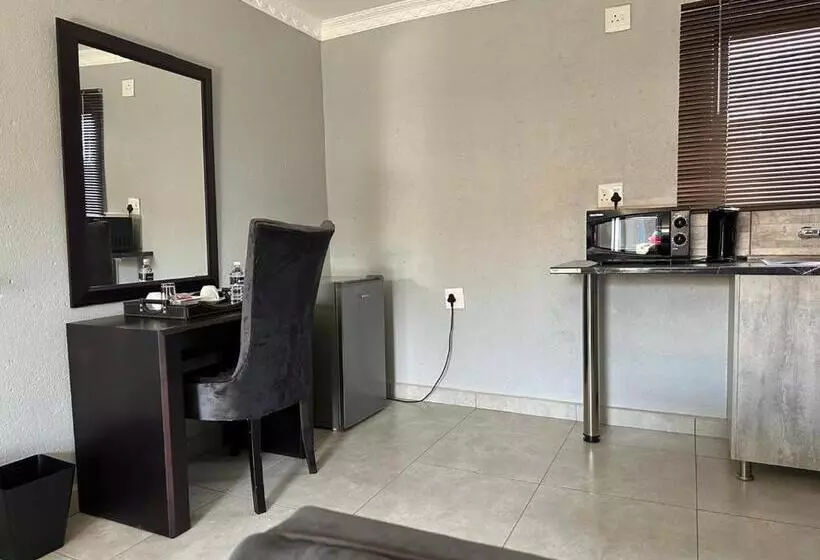 ペンション Nyakhosi Guest House