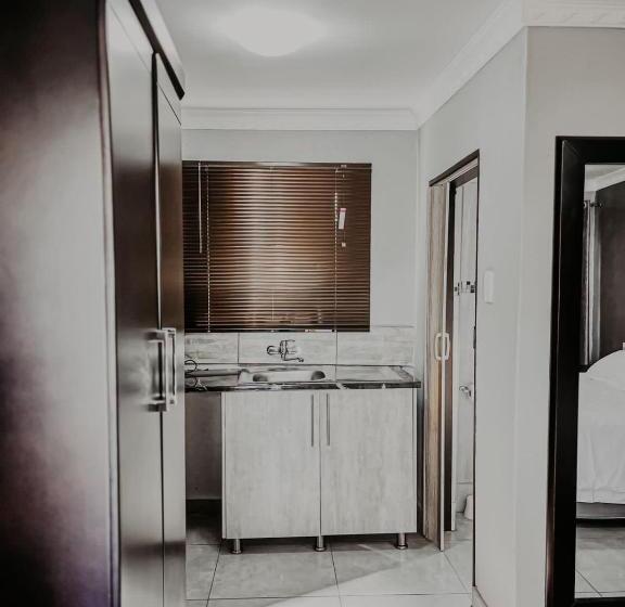 بنسيون Nyakhosi Guest House