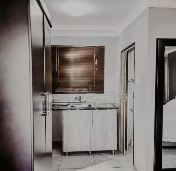 ペンション Nyakhosi Guest House