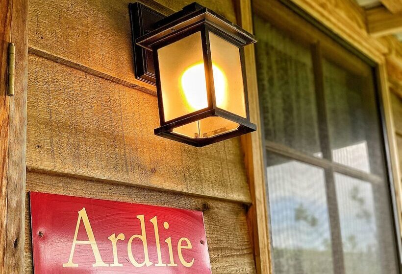 مبيت وإفطار Cherry Plum Cottages