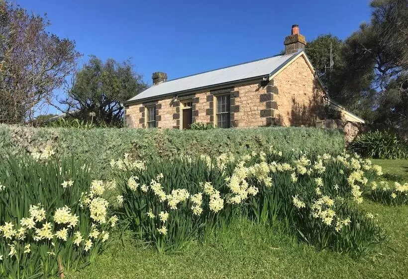 ベッドアンドブレックファースト Cherry Plum Cottages