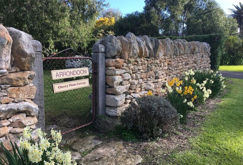 مبيت وإفطار Cherry Plum Cottages