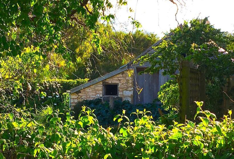 مبيت وإفطار Cherry Plum Cottages
