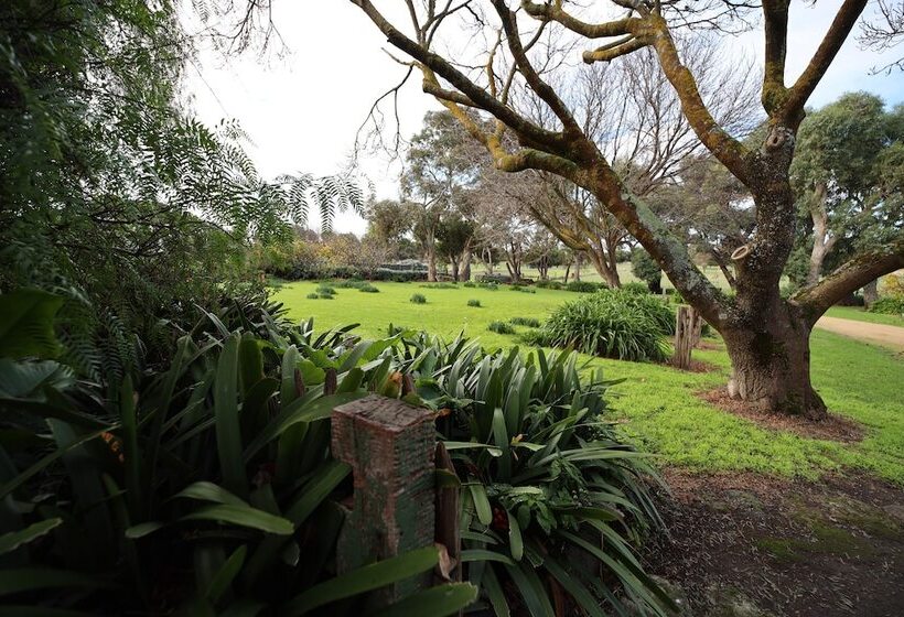 مبيت وإفطار Cherry Plum Cottages