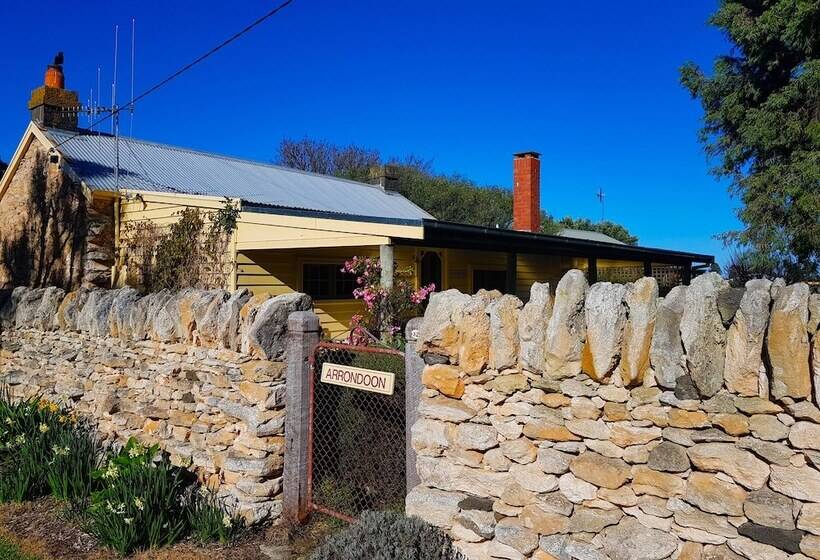 مبيت وإفطار Cherry Plum Cottages