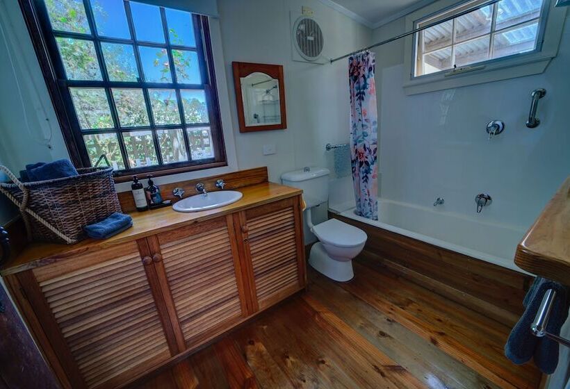 مبيت وإفطار Cherry Plum Cottages