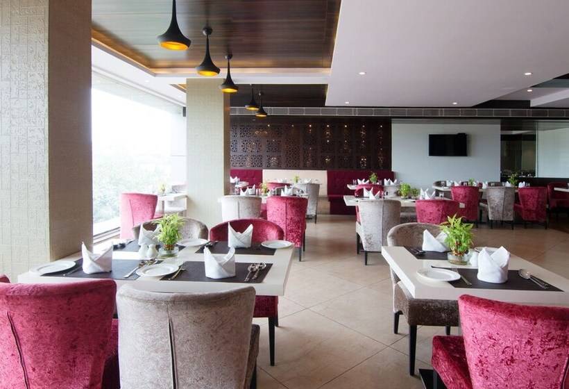 בית מלון כפרי Treebo Tryst Kc Manor