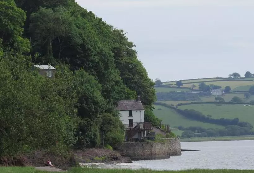 The Boat House Bed And Breakfast