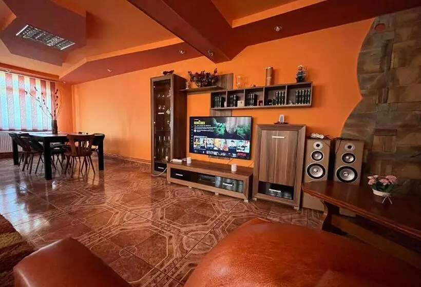 Aamiaismajoitus (B&B) La Conac Complex Deluxe Targu Jiu