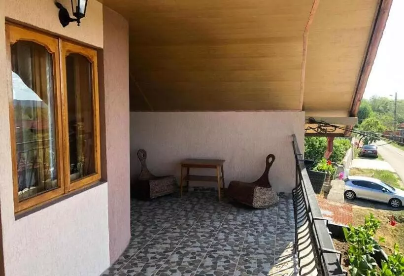 Aamiaismajoitus (B&B) La Conac Complex Deluxe Targu Jiu