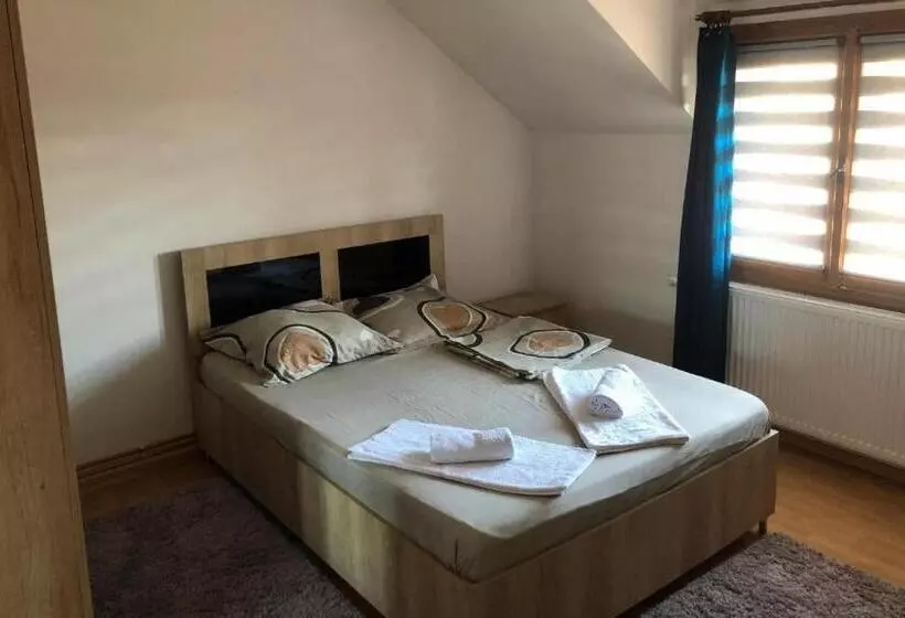 Aamiaismajoitus (B&B) La Conac Complex Deluxe Targu Jiu