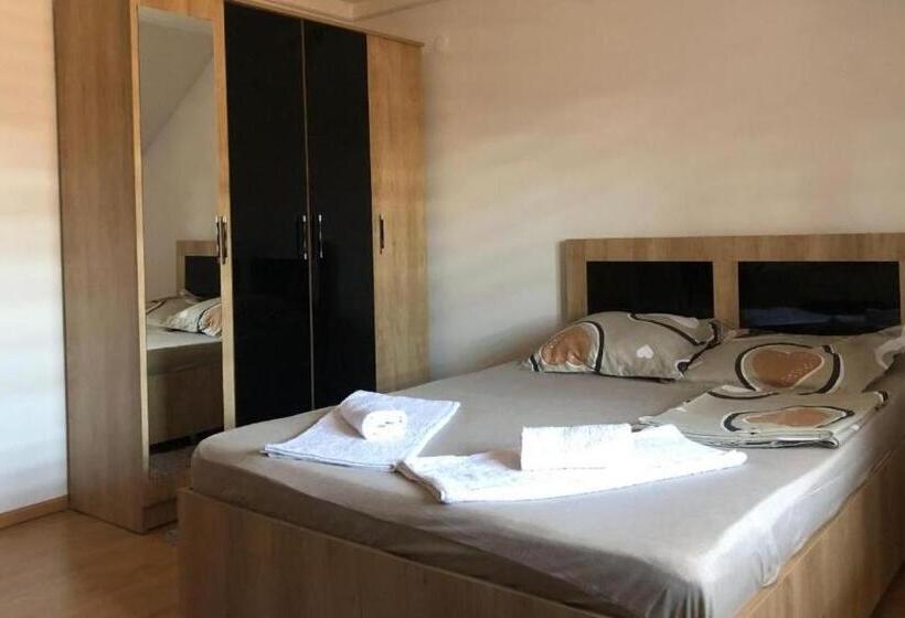 Nocleg ze śniadaniem La Conac Complex Deluxe Targu Jiu