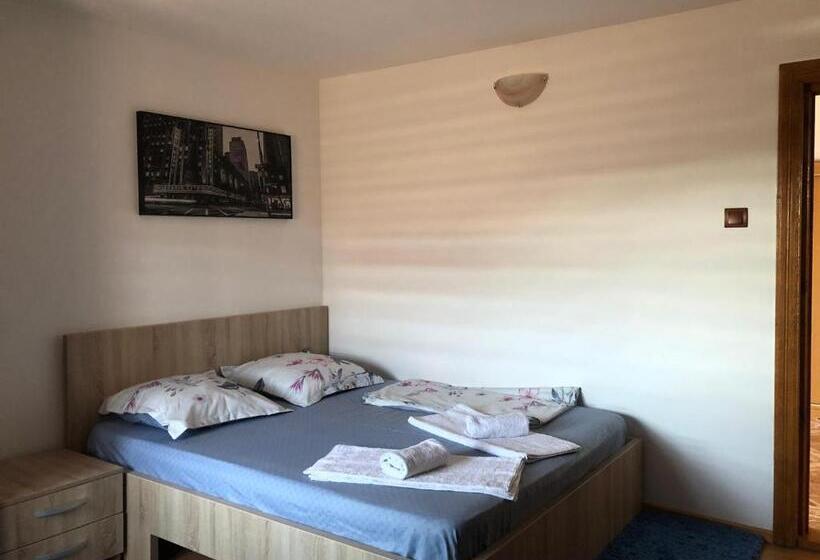 Nocleg ze śniadaniem La Conac Complex Deluxe Targu Jiu