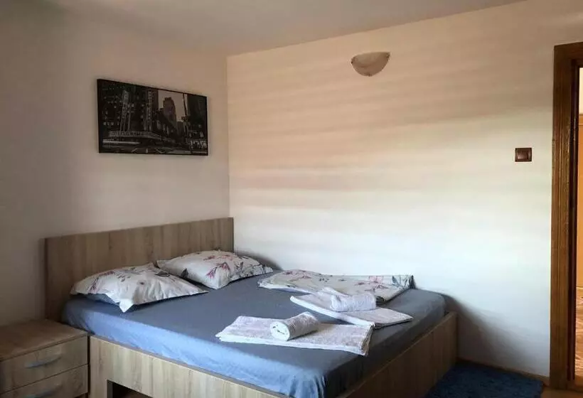 Aamiaismajoitus (B&B) La Conac Complex Deluxe Targu Jiu