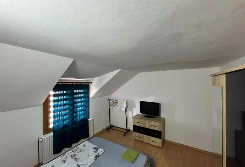 Aamiaismajoitus (B&B) La Conac Complex Deluxe Targu Jiu