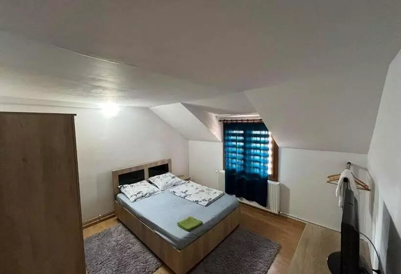 Aamiaismajoitus (B&B) La Conac Complex Deluxe Targu Jiu