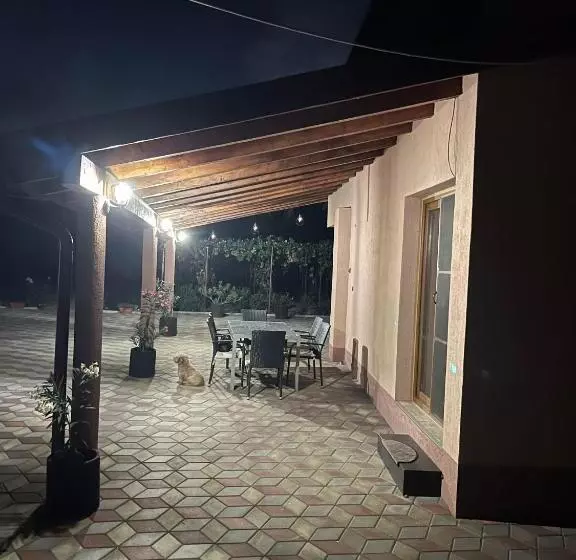 Aamiaismajoitus (B&B) La Conac Complex Deluxe Targu Jiu