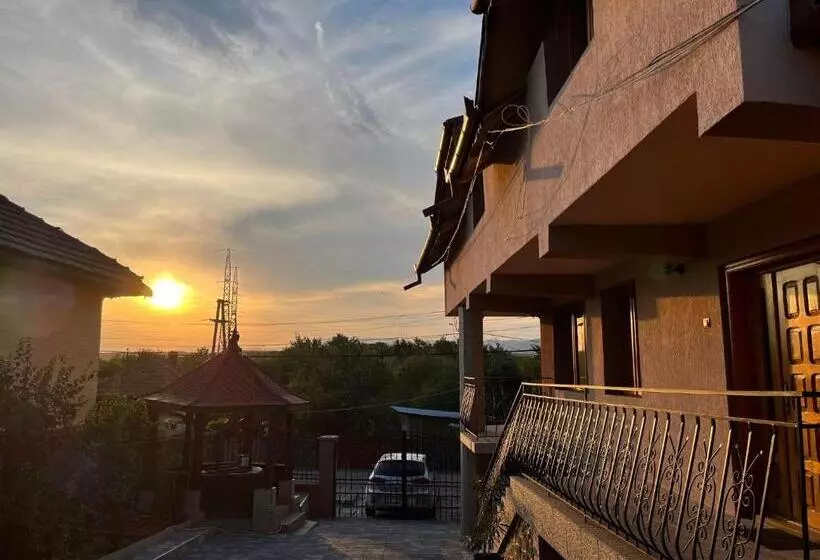 Aamiaismajoitus (B&B) La Conac Complex Deluxe Targu Jiu