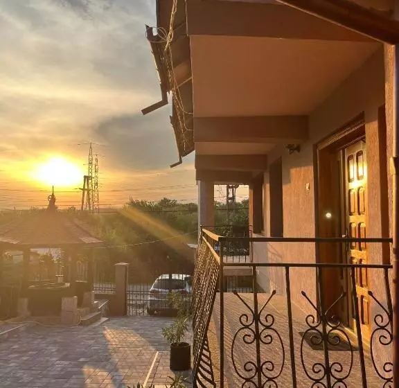 Aamiaismajoitus (B&B) La Conac Complex Deluxe Targu Jiu