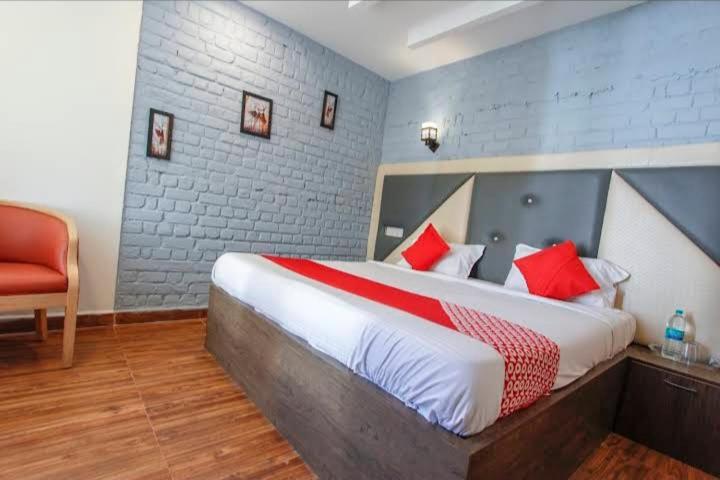 בית מלון כפרי Grand Paace