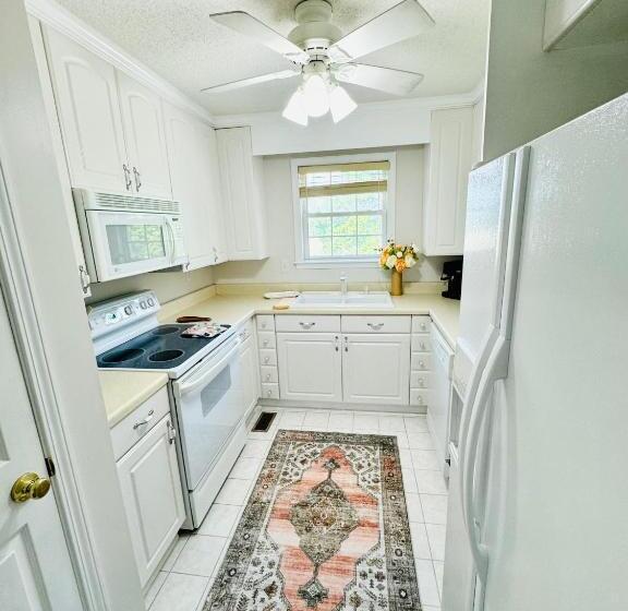 ペンション Countryside Carriage House With Pool