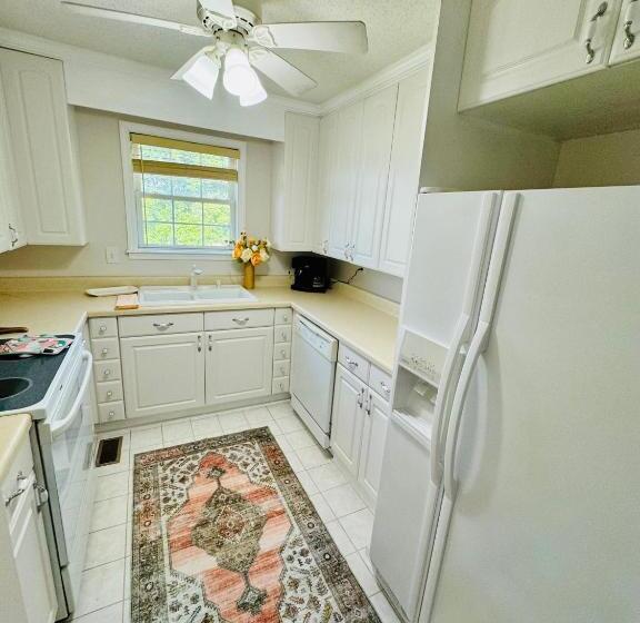 ペンション Countryside Carriage House With Pool