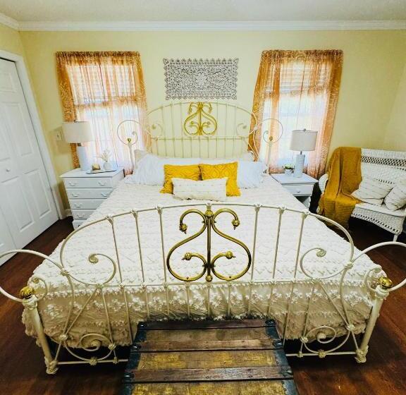 ペンション Countryside Carriage House With Pool