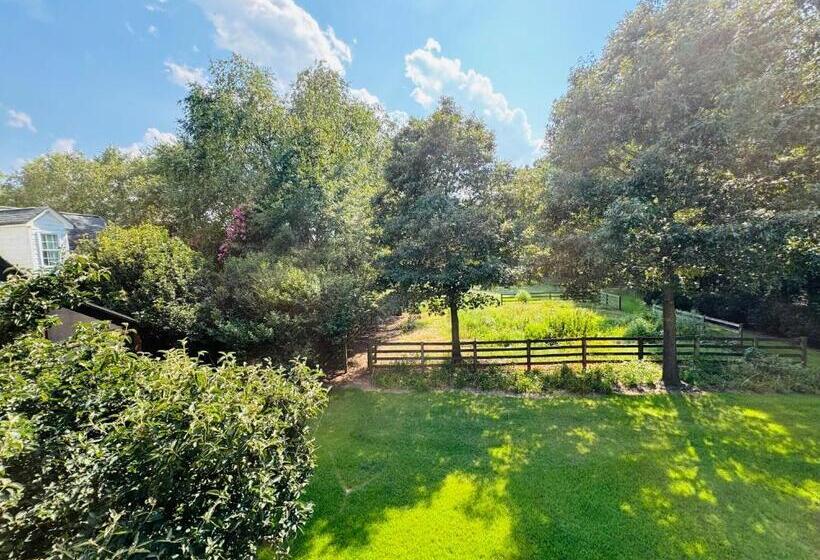 ペンション Countryside Carriage House With Pool