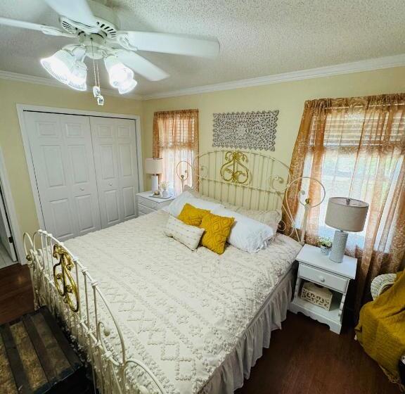 ペンション Countryside Carriage House With Pool