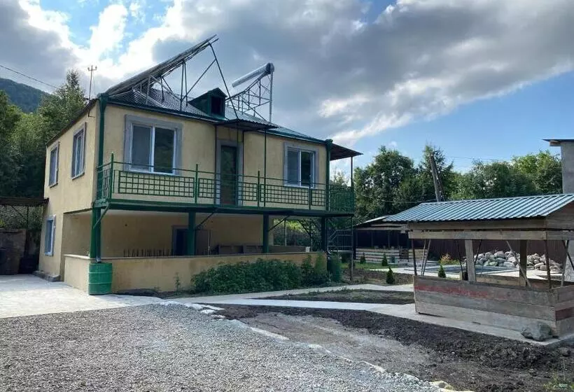 Majatalo Green House