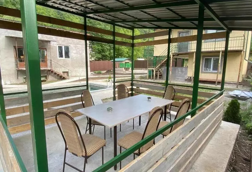Majatalo Green House