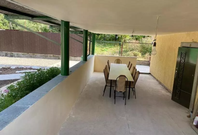 Majatalo Green House