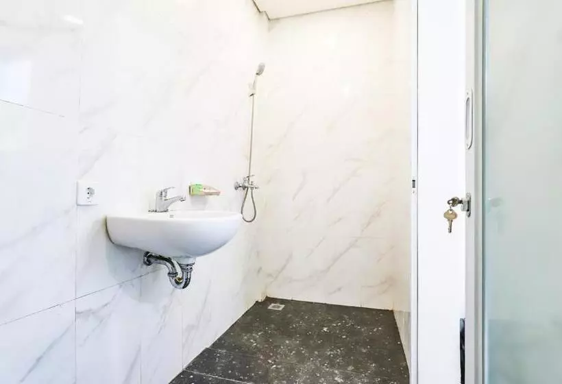 ペンション White Blue House 6  Pvt Room, Shared Pool&kitchen