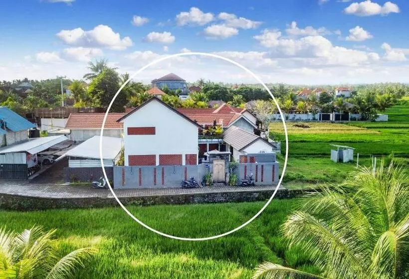 ペンション White Blue House 6  Pvt Room, Shared Pool&kitchen