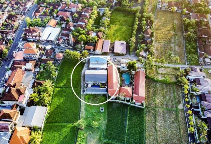 펜션 White Blue House 6 Pvt Room, Shared Pool&kitchen