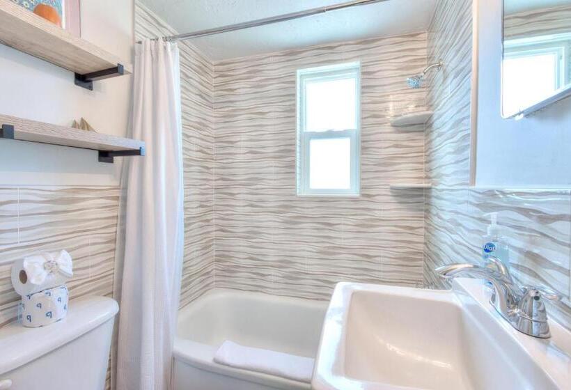 Tropic Terrace Suite #15   Beachfront Resort