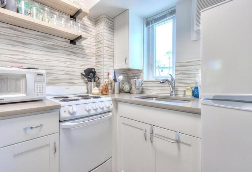 Tropic Terrace Suite #15   Beachfront Resort