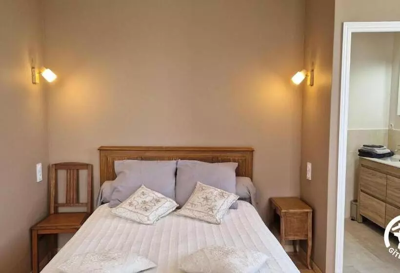 Aamiaismajoitus (B&B) Aux Roses De Cèdres