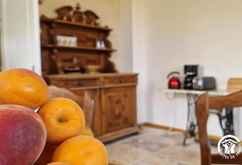 Aamiaismajoitus (B&B) Aux Roses De Cèdres