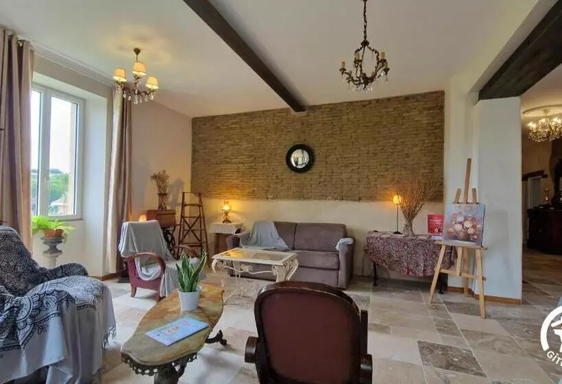 Aamiaismajoitus (B&B) Aux Roses De Cèdres